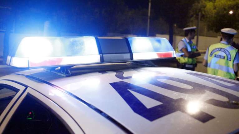 Θεσσαλονίκη: Διακινητής κρατούσε φυλακισμένη και βίαζε 33χρονη πρόσφυγα