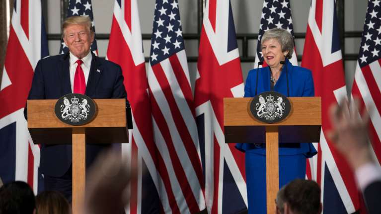 Τραμπ για Μέι: Δεν πήρε τα εύσημα που της άξιζαν για το Brexit