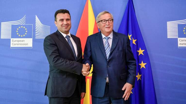 Γιούνκερ: «Μεταξύ δύο κρατών οι &quot;Πρέσπες&quot; και όχι δύο κυβερνήσεων»