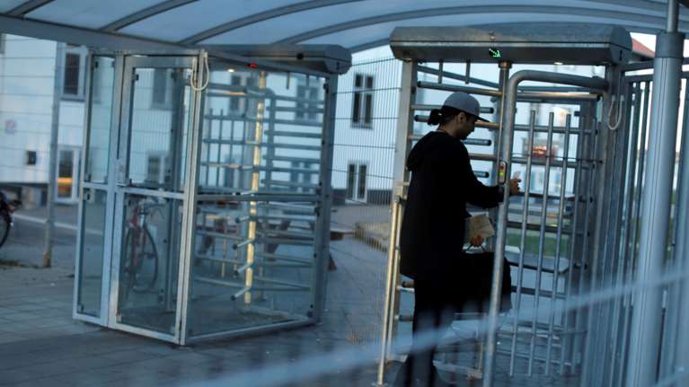 Μεθυσμένος κρατούμενος έκλεψε φορτηγό για να φτάσει εγκαιρως στη φυλακή