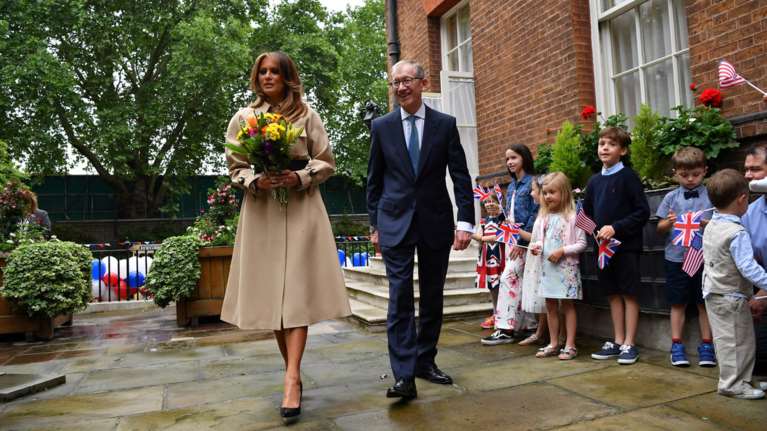 Η Μελάνια Τραμπ με τον σύζυγο της Μέι, Φίλιπ σε πάρτι