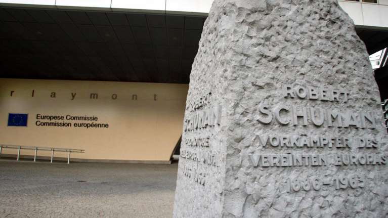 H ώρα της αλήθειας: Αποκαλυπτήρια για την έκθεση των Θεσμών