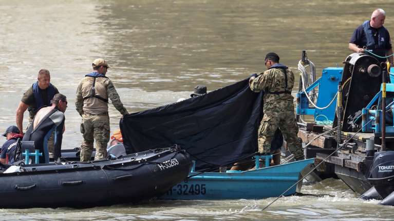 Εντοπίστηκε το 12ο πτώμα του ναυαγίου στον Δούναβη