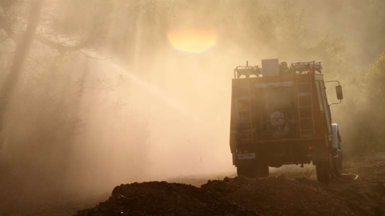 Σε εξέλιξη πυρκαγιά σε δάσος στη Βουρβουρού Χαλκιδικής