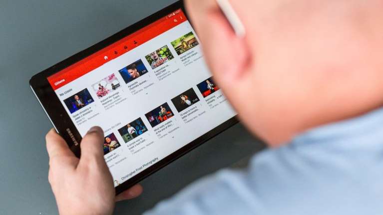Youtube: Τέλος στα βίντεο που προωθούν διακρίσεις και ναζισμό