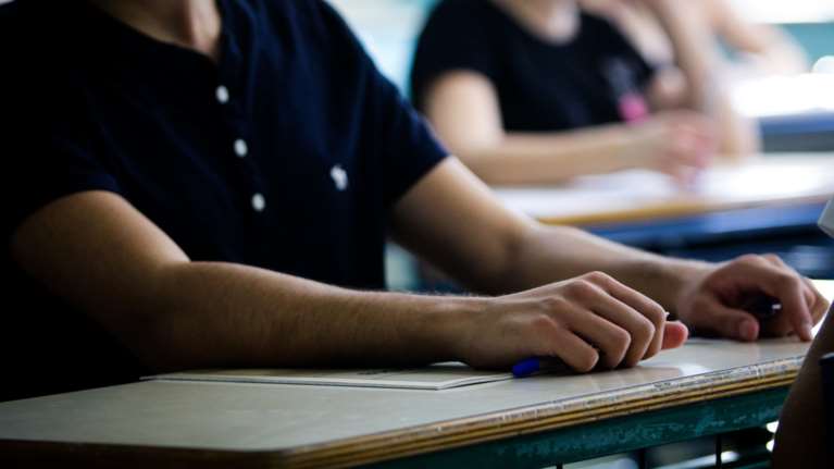 Οδηγός επιβίωσης για τις Πανελλαδικές: Αγαπητοί γονείς...