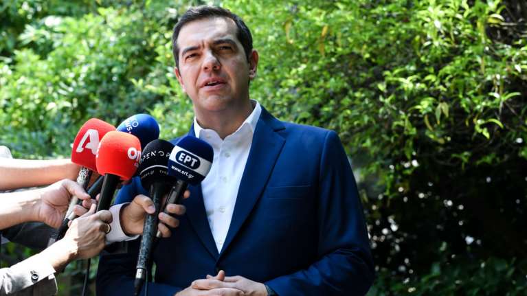 Τσίπρας κατά δανειστών και ΝΔ: Θέλουν λιτότητα και απολύσεις