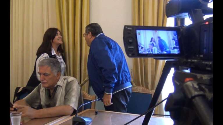 Απίστευτες σκηνές πριν από την συνέντευξη Τύπου του Πέτρου Τατούλη