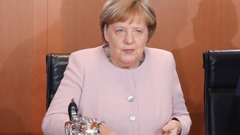 «Όχι» Μέρκελ σε άμεση έναρξη ενταξιακών διαπραγματεύσεων για τη Β.Μακεδονία