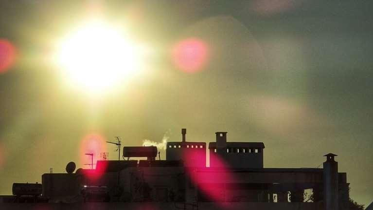 Θερμοκρασία ως 34 βαθμούς, αυξημένη σκόνη στα ηπειρωτικά