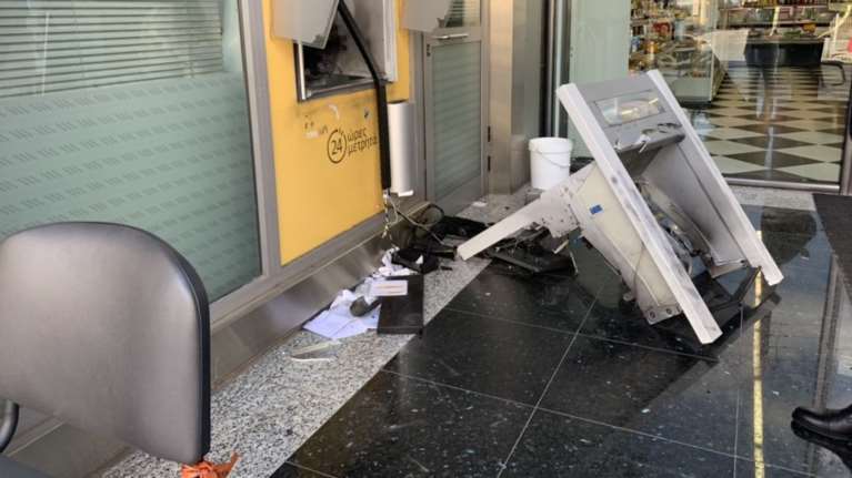 Ανατίναξαν ΑΤΜ στον Άγιο Δημήτριο χωρίς να πάρουν χρήματα