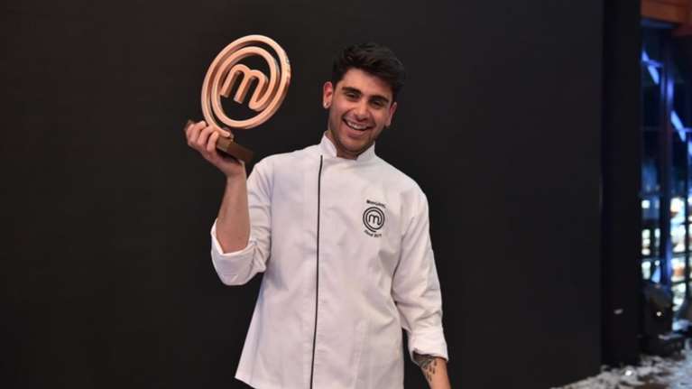 Μανώλης Σαρρής: Έτσι γιορτάζει τη νίκη του στο MasterChef στην Ολλανδία