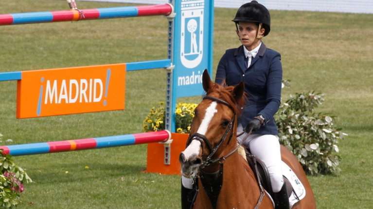 H Ωνάση επέστρεψε δυναμικά &amp; έκανε μέχρι και λογαριασμό στο instagram!