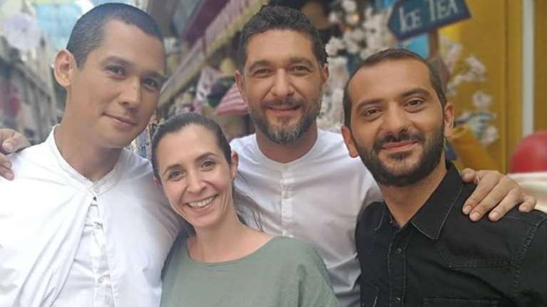 Ποια είναι η κυρία της φωτογραφίας ποια η σχέση της με έναν από τους κριτές