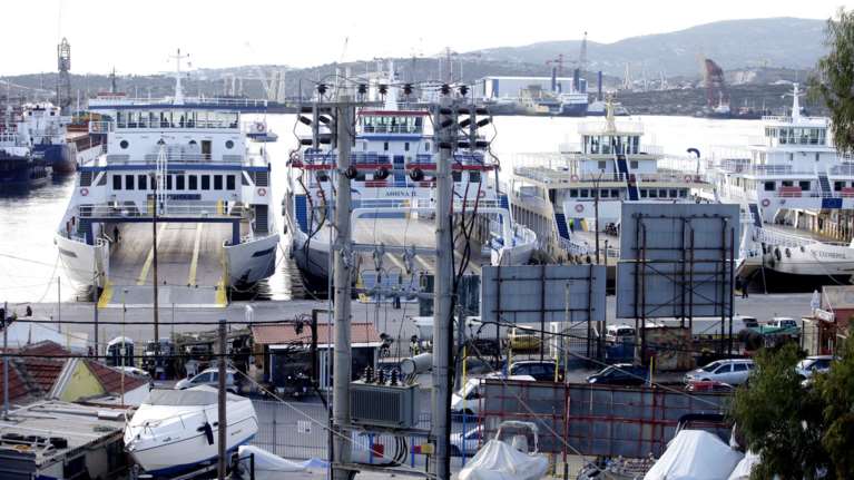 Έκρηξη σε αλιευτικό σκάφος σε ιδιωτικό ναυπηγείο στο Πέραμα