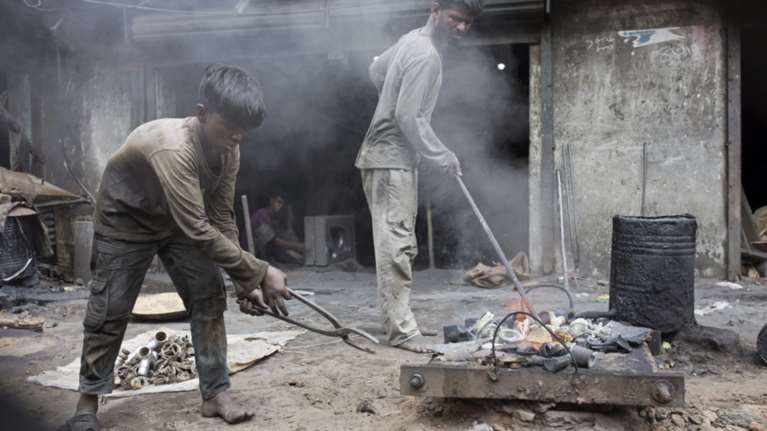 Στην παιδική εργασία εξωθούνται εκατομμύρια παιδιά λόγω της πανδημίας