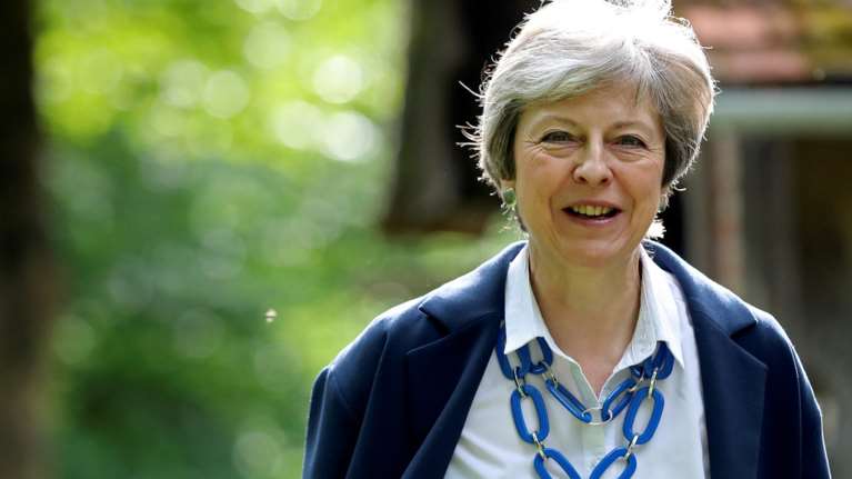 Η Μέι θα παραμείνει βουλευτής αφού παραιτηθεί από πρωθυπουργός