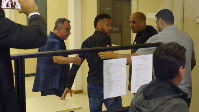 Μήνυση κατά της κοπέλας που κατηγόρησε τον Νεϊμάρ για βιασμό