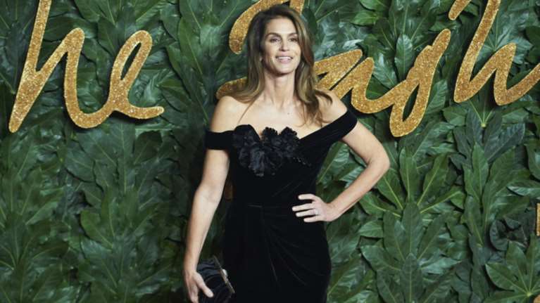 Η Σίντι Κόρφορντ αποκαλύπτει τι σημαίνει μόντελινγκ στα 50