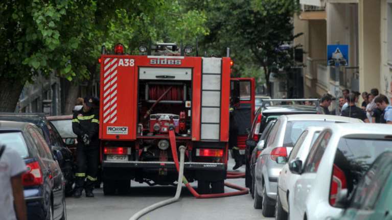 Πυρκαγιά στη Δαφνη: Απεγκλωβισμός 2 ηλικιωμένων και ενός 5χρονου κοριτσιού