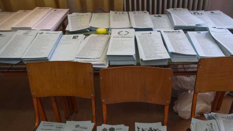 Οι μάχες των κορυφαίων στα ψηφοδέλτια του ΣΥΡΙΖΑ και της ΝΔ