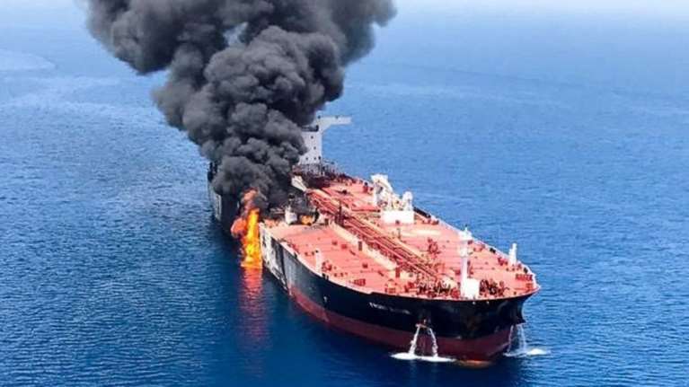 Στο Ντουμπάι το πλήρωμα του τάνκερ - Νέα «πυρά» σε Ιράν