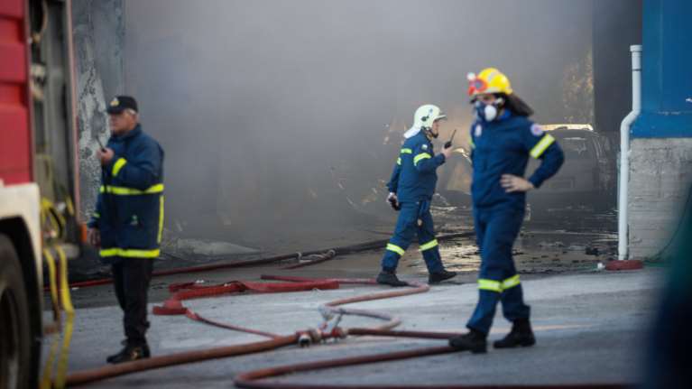 Φωτιά σε βιοτεχνία επίπλων στον Κορυδαλλό
