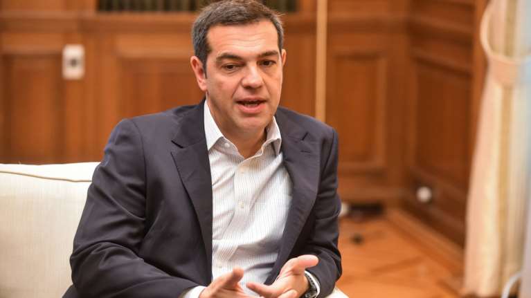 Η ατάκα Τσίπρα για ΣΥΡΙΖΑ - Λίβερπουλ και ΝΔ - Μπαρτσελόνα