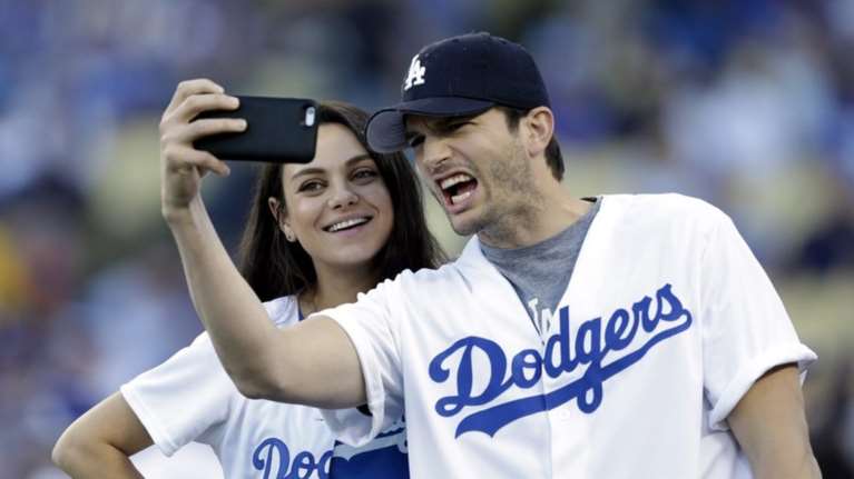 Μίλα Κούνις - Άστον Κούτσερ κατά του περιοδικού που τους χωρίζει