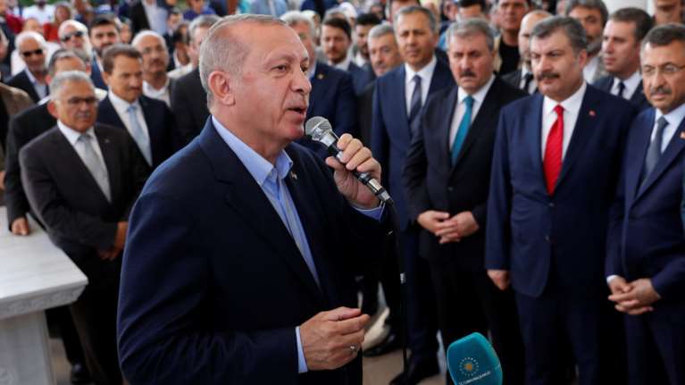 Ερντογάν: Να το σκεφτούν καλά οι ΗΠΑ πριν επιβάλλουν κυρώσεις