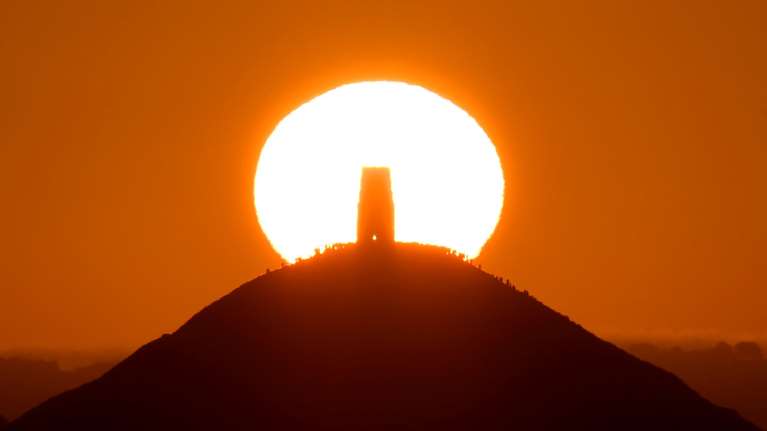 Εντυπωσιακές φωτογραφίες από το θερινό ηλιοστάσιο στη Μεγάλη Βρετανία