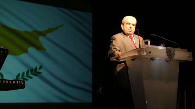 Με τιμές εν ενεργεία Προέδρου την Τρίτη η κηδεία Χριστόφια