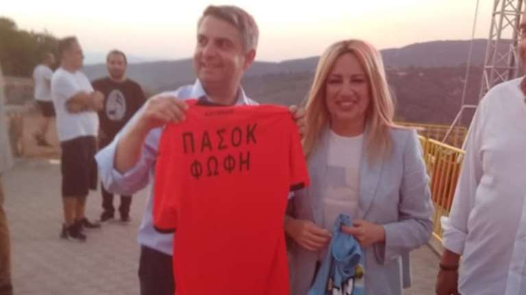 Η Γεννηματά με τη φανέλα του Αστέρα Τρίπολης: «ΠΑΣΟΚ - Φώφη»