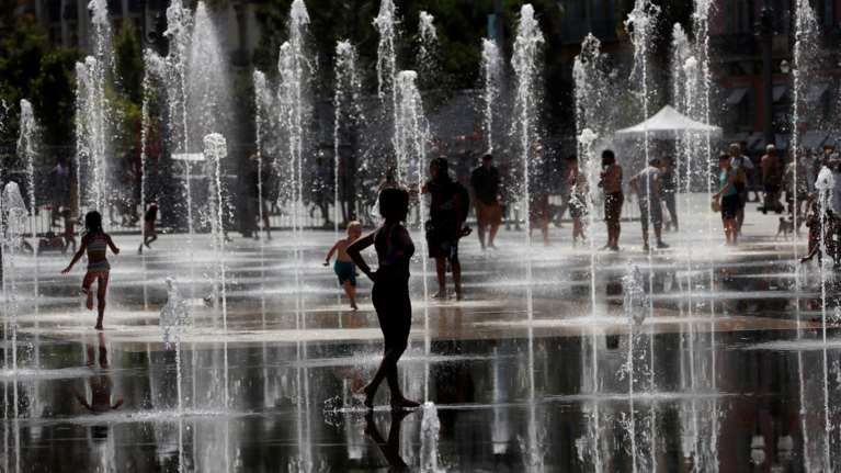 Γαλλία: Αναβλήθηκαν σχολικές εξετάσεις εξαιτίας του καύσωνα