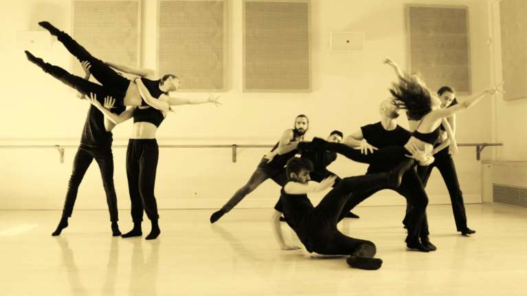 Η νέα γενιά του ελληνικού χορού σε μια απίθανη παράσταση