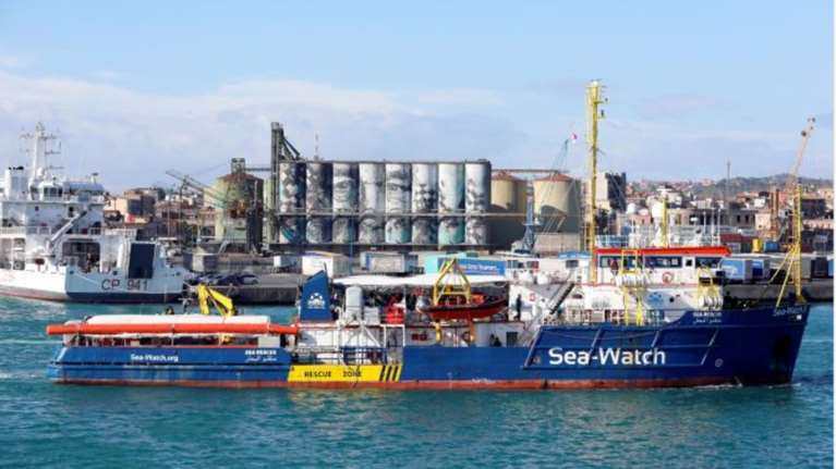 Αυξάνεται η ένταση με το Sea Watch: Μπλοκαρισμένο στη Λαμπεντούζα