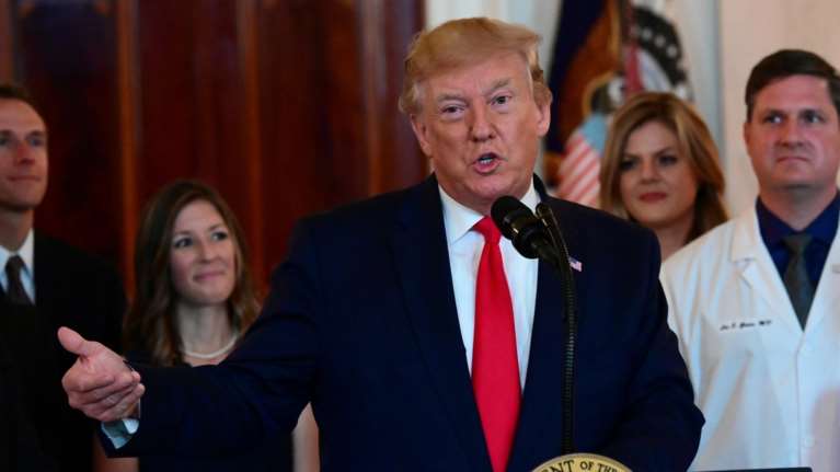 Με επίθεση απειλεί την Τεχεράνη  ο Ντόναλντ Τραμπ