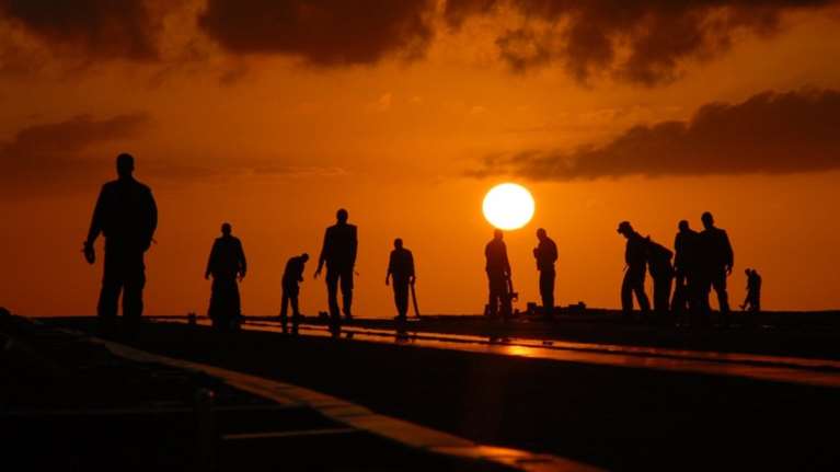 Καύσωνας: Οδηγίες για την καταπόνηση των εργαζομένων από τη ζέστη