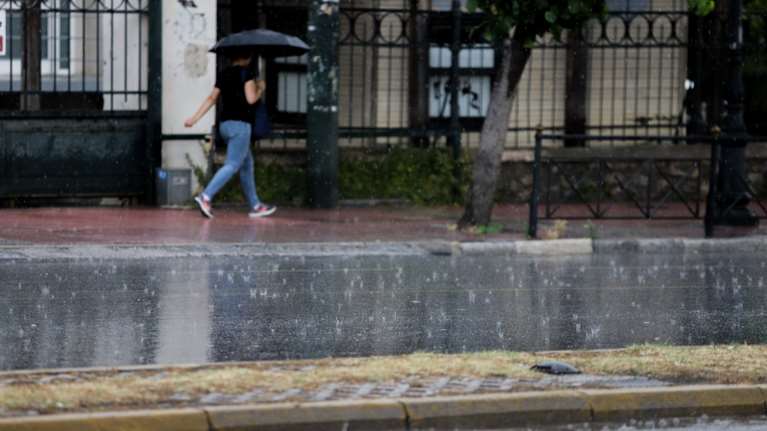 Ο καιρός την Τετάρτη: Ζέστη και τοπικές βροχές