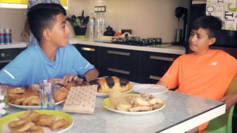 Απολαυστικό σποτ για τον ημιμαραθώνιο Κρήτης με ...Αλέξη και Κυριάκο