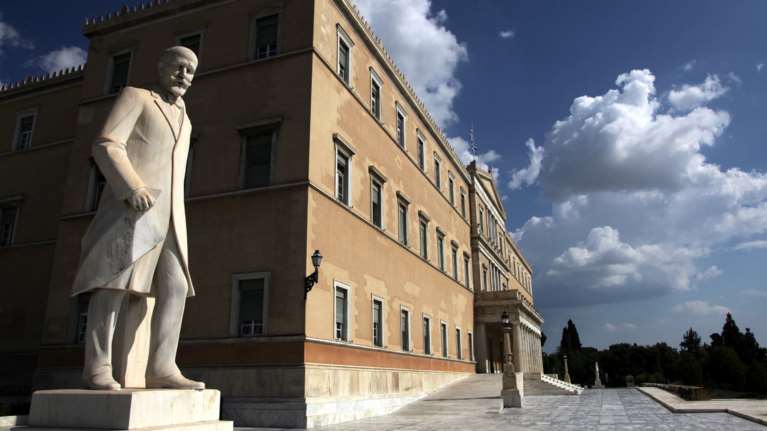 Στα βαθιά με το «καλημέρα» ο νέος υπουργός Οικονομικών από τον Ιούλιο