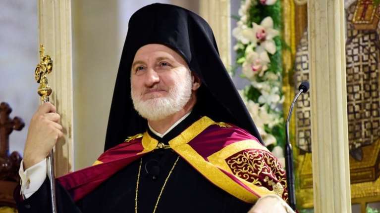 Ελπιδοφόρος Αμερικής: Αφήστε το φως να φωτίσει τις καρδιές σας