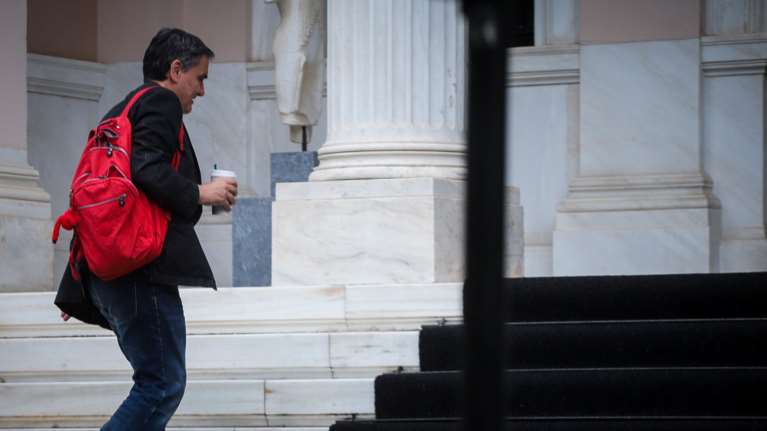 Mε... δανεικά τα 26 δισ. από το μαξιλάρι ασφαλείας του χρέους