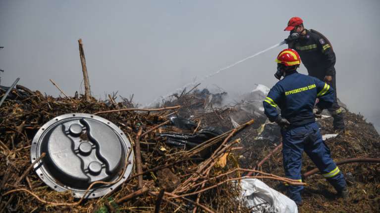 Οριοθετήθηκε η φωτιά στο Λαύριο κοντά στις εγκαταστάσεις της ΕΒΟ