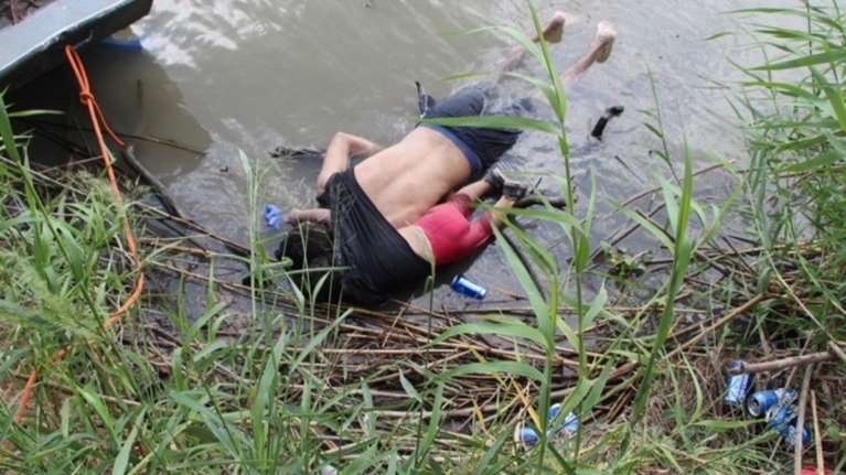 Στο Ελ Σαλβαδόρ ο πατέρας &amp; η 2χρονη κόρη του που πνίγηκαν στον Ρίο Γκράντε