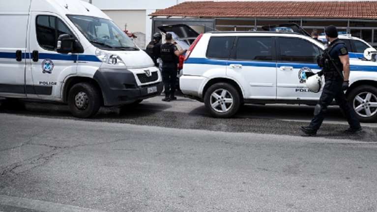 Ξύλο με εκβιαστές στη Σαλαμίνα - Έβγαλαν όπλα οι &quot;φουσκωτοί&quot;