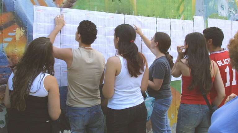 Πανελλαδικές: Βαθμολογική πανωλεθρία στη Χημεία, μείωση των αριστούχων