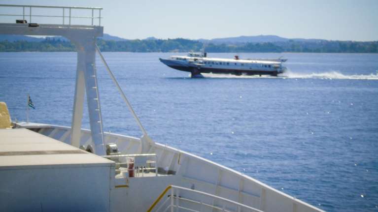 Μηχανική βλάβη σε flying dolphin - Επιστρέφει στον Πειραιά