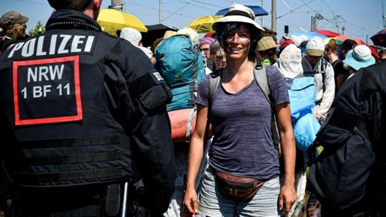 Ανθρώπινη «αλυσίδα» κατά της κλιματικής αλλαγής στο Ράιχσταγκ