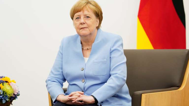 Η Μέρκελ για το τρέμουλο: Δεν έχω κάτι να αναφέρω, είμαι καλά